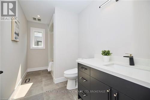 25 Alicia Crescent, Thorold (562 - Hurricane/Merrittville), ON - Indoor Photo Showing Bathroom