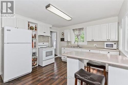 144 Burgar Street, Welland (768 - Welland Downtown), ON - Indoor Photo Showing Kitchen With Double Sink