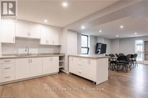 504 - 141 Church Street, St. Catharines (451 - Downtown), ON - Indoor Photo Showing Kitchen