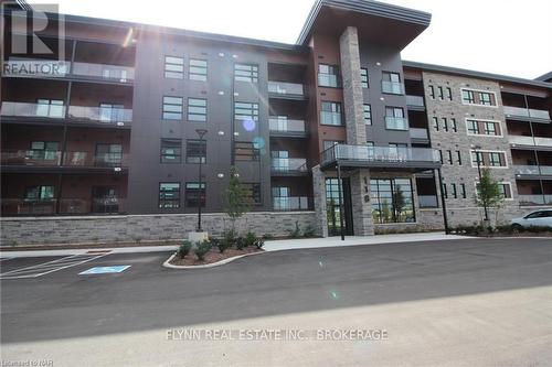 104 - 118 Summersides Boulevard, Pelham (662 - Fonthill), ON - Outdoor With Balcony With Facade