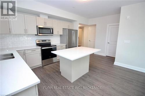 104 - 118 Summersides Boulevard, Pelham (662 - Fonthill), ON - Indoor Photo Showing Kitchen