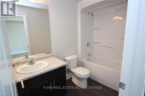 104 - 118 Summersides Boulevard, Pelham (662 - Fonthill), ON - Indoor Photo Showing Bathroom