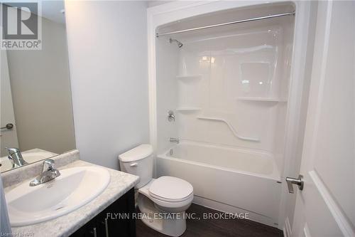 104 - 118 Summersides Boulevard, Pelham (662 - Fonthill), ON - Indoor Photo Showing Bathroom