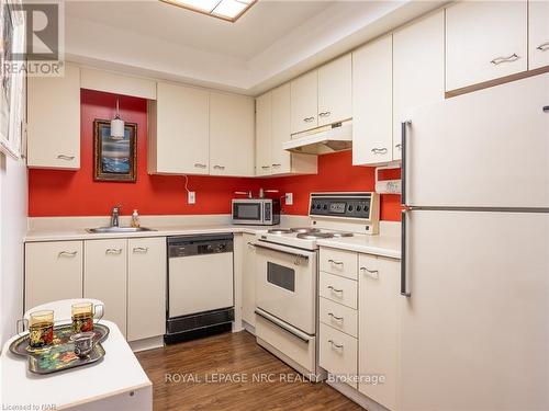 314 - 78 Roehampton Avenue, St. Catharines (444 - Carlton/Bunting), ON - Indoor Photo Showing Kitchen