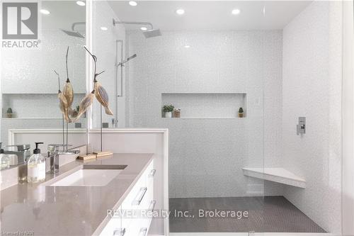 6 - 88 Lakeport Road, St. Catharines (438 - Port Dalhousie), ON - Indoor Photo Showing Bathroom