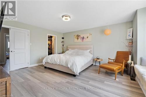 7 Cannery Drive, Niagara-On-The-Lake (105 - St. Davids), ON - Indoor Photo Showing Bedroom