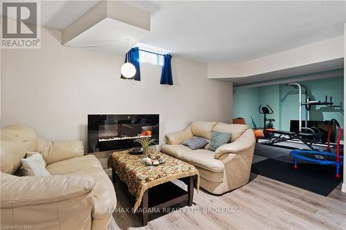 7 Cannery Drive, Niagara-On-The-Lake (105 - St. Davids), ON - Indoor With Fireplace