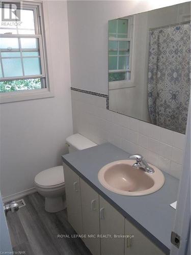 2 Black Knight Road, St. Catharines (443 - Lakeport), ON - Indoor Photo Showing Bathroom