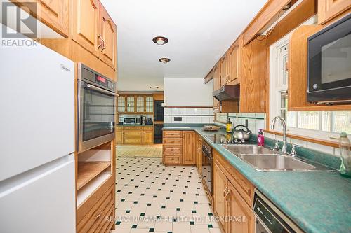 548 Prospect Point Road N, Fort Erie (335 - Ridgeway), ON - Indoor Photo Showing Kitchen With Double Sink