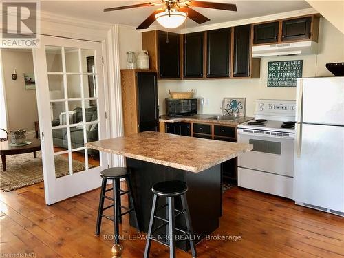 62 West Street, Port Colborne (878 - Sugarloaf), ON - Indoor Photo Showing Kitchen