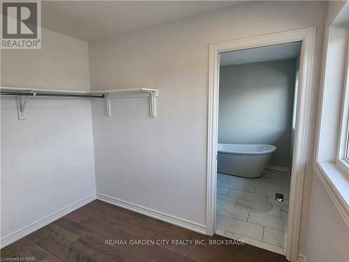 136 Hodgkins Avenue, Thorold (556 - Allanburg/Thorold South), ON - Indoor Photo Showing Bathroom