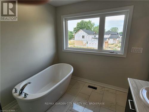 136 Hodgkins Avenue, Thorold (556 - Allanburg/Thorold South), ON - Indoor Photo Showing Bathroom