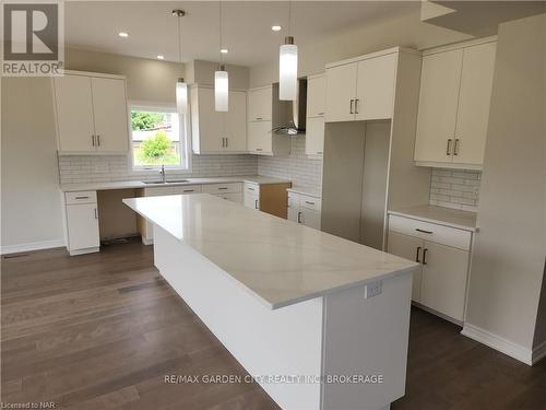 136 Hodgkins Avenue, Thorold (556 - Allanburg/Thorold South), ON - Indoor Photo Showing Kitchen