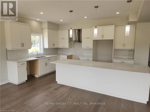 136 Hodgkins Avenue, Thorold (556 - Allanburg/Thorold South), ON - Indoor Photo Showing Kitchen