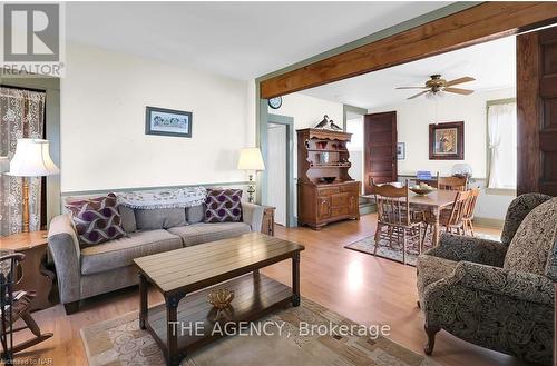 11611 Beach Road W, Wainfleet (880 - Lakeshore), ON - Indoor Photo Showing Living Room