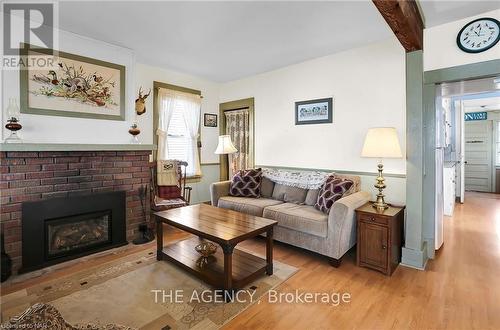 11611 Beach Road W, Wainfleet (880 - Lakeshore), ON - Indoor Photo Showing Living Room With Fireplace