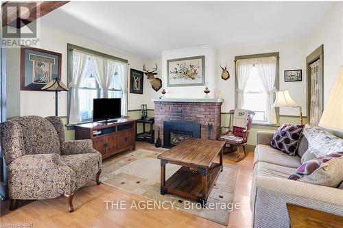 11611 Beach Road W, Wainfleet (880 - Lakeshore), ON - Indoor Photo Showing Living Room With Fireplace