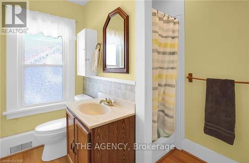 11611 Beach Road W, Wainfleet (880 - Lakeshore), ON - Indoor Photo Showing Bathroom