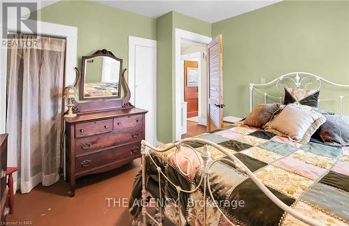 11611 Beach Road W, Wainfleet (880 - Lakeshore), ON - Indoor Photo Showing Bedroom