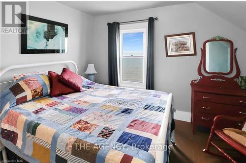 11611 Beach Road W, Wainfleet (880 - Lakeshore), ON - Indoor Photo Showing Bedroom