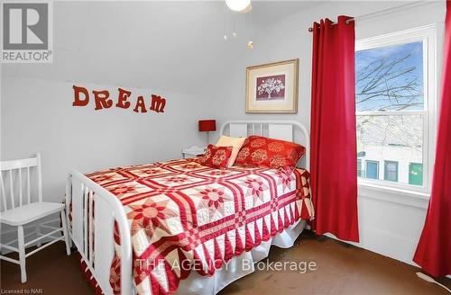 11611 Beach Road W, Wainfleet (880 - Lakeshore), ON - Indoor Photo Showing Bedroom