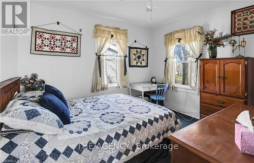 11611 Beach Road W, Wainfleet (880 - Lakeshore), ON - Indoor Photo Showing Bedroom