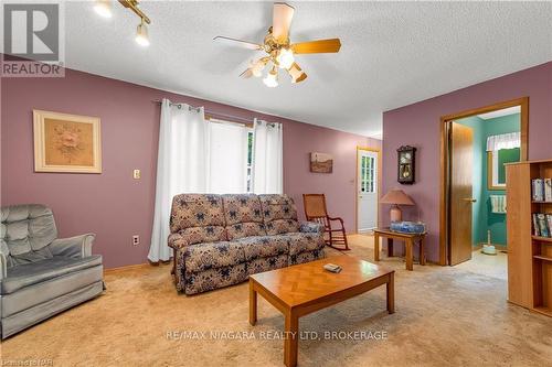 18 Hooker Street, Welland (772 - Broadway), ON - Indoor Photo Showing Living Room