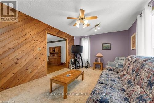 18 Hooker Street, Welland (772 - Broadway), ON - Indoor Photo Showing Living Room