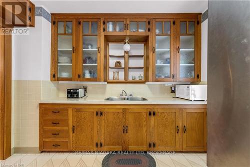 18 Hooker Street, Welland (772 - Broadway), ON - Indoor Photo Showing Kitchen With Double Sink