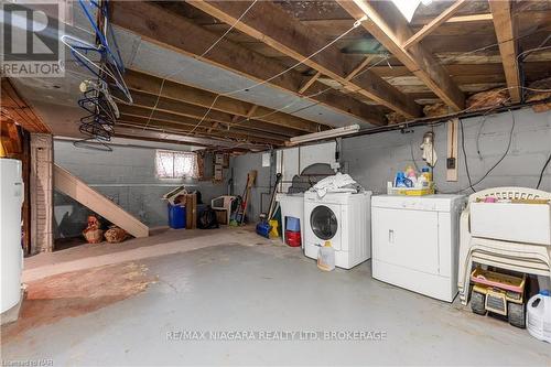 18 Hooker Street, Welland (772 - Broadway), ON - Indoor Photo Showing Laundry Room