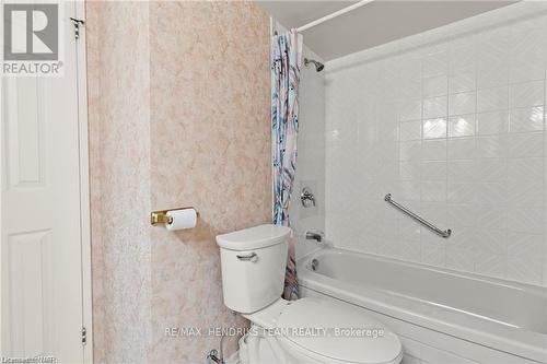 407 - 7 Gale Crescent, St. Catharines (450 - E. Chester), ON - Indoor Photo Showing Bathroom