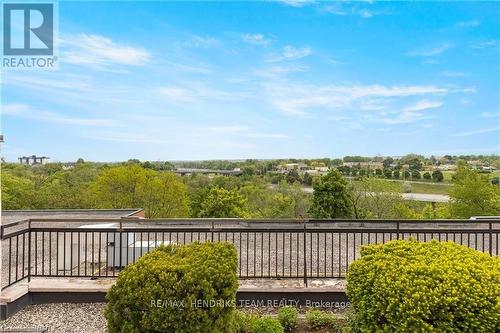 407 - 7 Gale Crescent, St. Catharines (450 - E. Chester), ON - Outdoor With Deck Patio Veranda With View