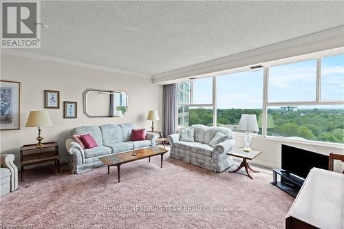 407 - 7 Gale Crescent, St. Catharines (450 - E. Chester), ON - Indoor Photo Showing Living Room