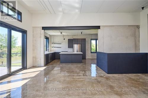 1 - 21 Heron Pointe, Port Colborne (878 - Sugarloaf), ON - Indoor Photo Showing Kitchen