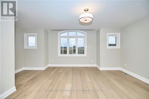 102 Elvira Way, Thorold (560 - Rolling Meadows), ON - Indoor Photo Showing Other Room