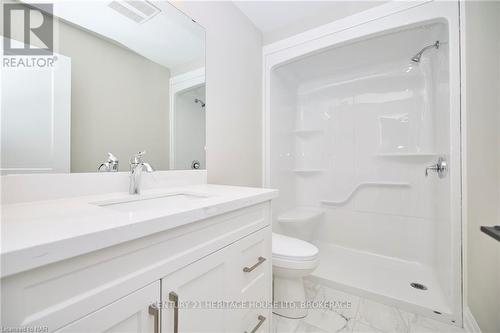 102 Elvira Way, Thorold (560 - Rolling Meadows), ON - Indoor Photo Showing Bathroom