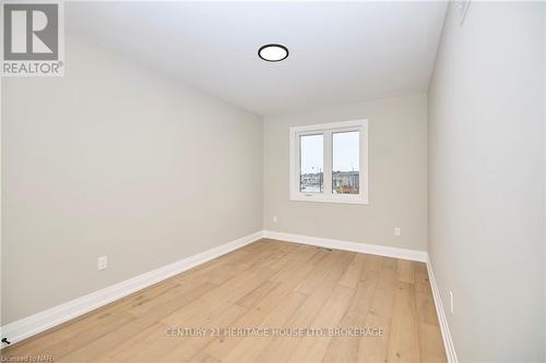 102 Elvira Way, Thorold (560 - Rolling Meadows), ON - Indoor Photo Showing Other Room