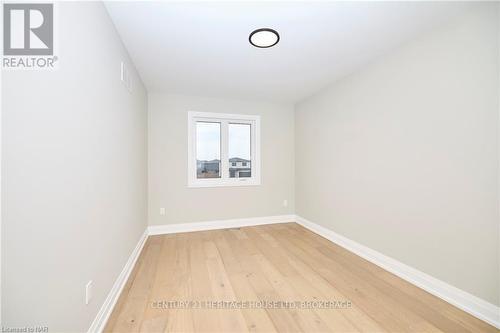 102 Elvira Way, Thorold (560 - Rolling Meadows), ON - Indoor Photo Showing Other Room