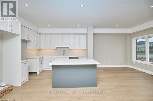 102 Elvira Way, Thorold (560 - Rolling Meadows), ON - Indoor Photo Showing Kitchen