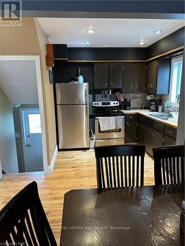 6322 Drummond Road, Niagara Falls (216 - Dorchester), ON - Indoor Photo Showing Kitchen