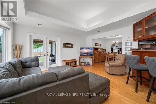 2 Hilda Street, Welland (767 - N. Welland), ON - Indoor Photo Showing Living Room