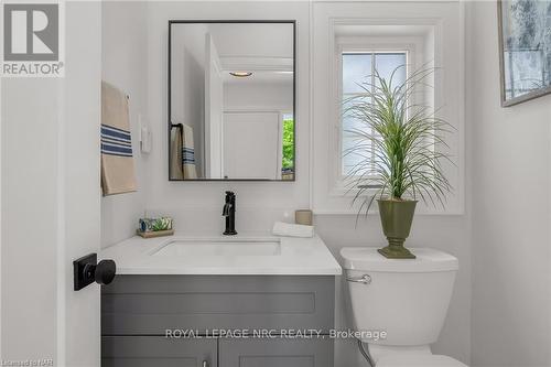 2 Hilda Street, Welland (767 - N. Welland), ON - Indoor Photo Showing Bathroom