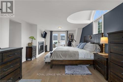 2 Hilda Street, Welland (767 - N. Welland), ON - Indoor Photo Showing Bedroom