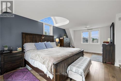 2 Hilda Street, Welland (767 - N. Welland), ON - Indoor Photo Showing Bedroom