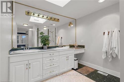 2 Hilda Street, Welland (767 - N. Welland), ON - Indoor Photo Showing Bathroom