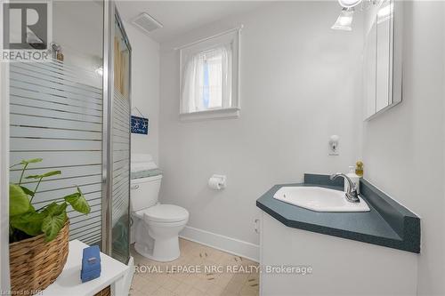 2 Hilda Street, Welland (767 - N. Welland), ON - Indoor Photo Showing Bathroom