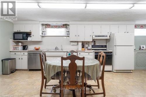 425 Bell Street, Port Colborne (875 - Killaly East), ON - Indoor Photo Showing Kitchen