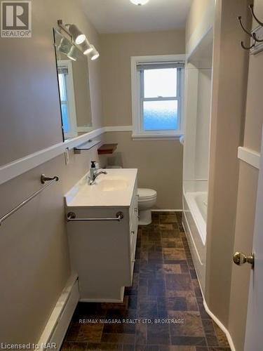 425 Bell Street, Port Colborne (875 - Killaly East), ON - Indoor Photo Showing Bathroom