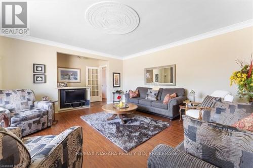 425 Bell Street, Port Colborne (875 - Killaly East), ON - Indoor Photo Showing Living Room