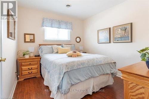 425 Bell Street, Port Colborne (875 - Killaly East), ON - Indoor Photo Showing Bedroom